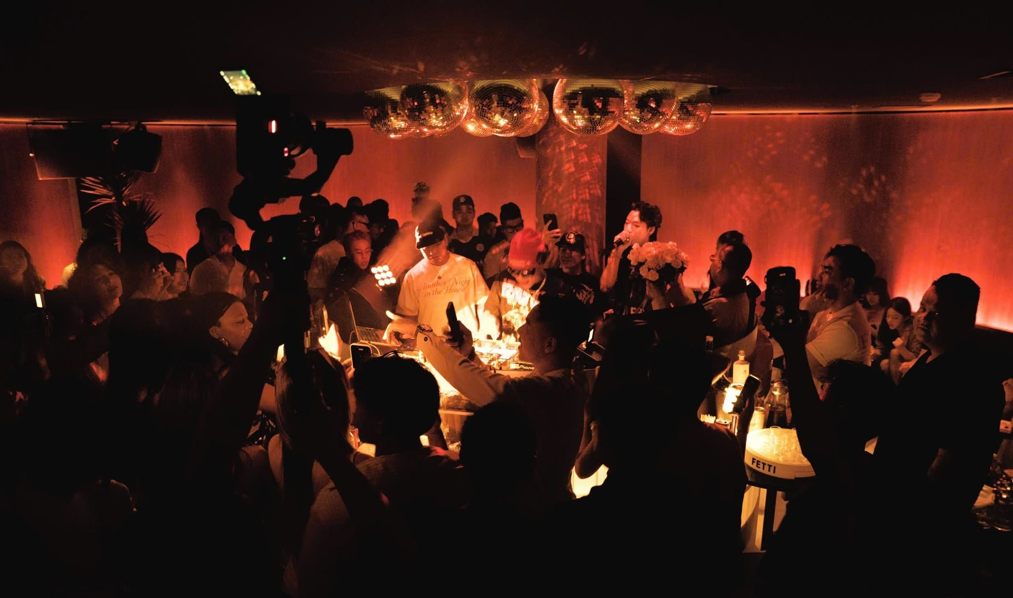 Crowd at Fetti